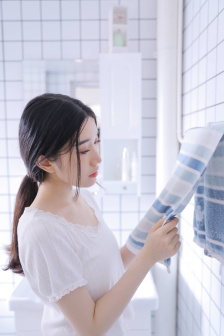 大龟慢慢挺进女友闺蜜的体内视频